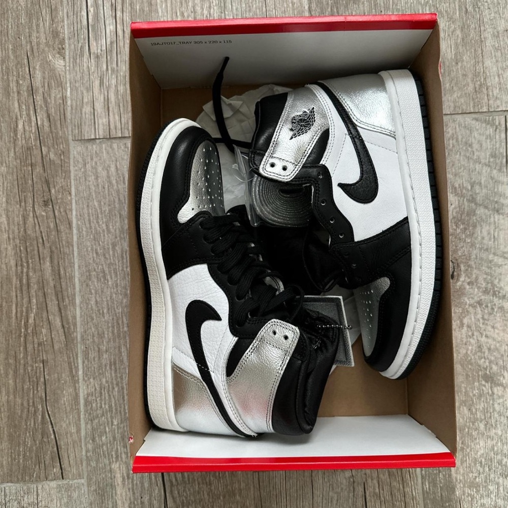 Nike Women's Sneakers Black and Silver